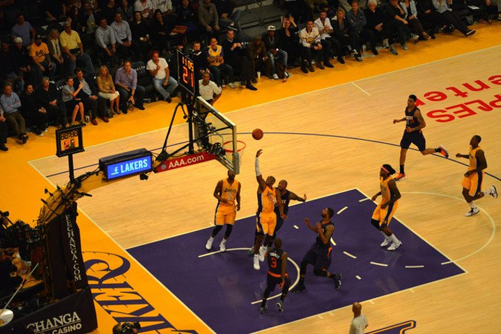 韦尔斯站在 韦尔斯站在